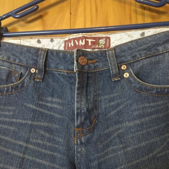 HINT JEANS JUNIORS SIZE 9 BLUE EMBROIDERED DISTRESSED FLARED LEG JEANS - Picture 7 of 8